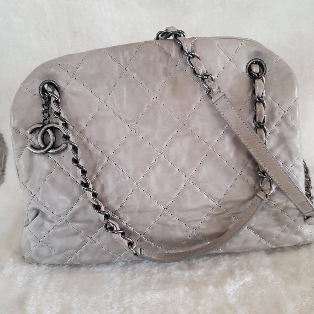 VINTAGE CHANEL Shoulder Bag, Light Gray Leather